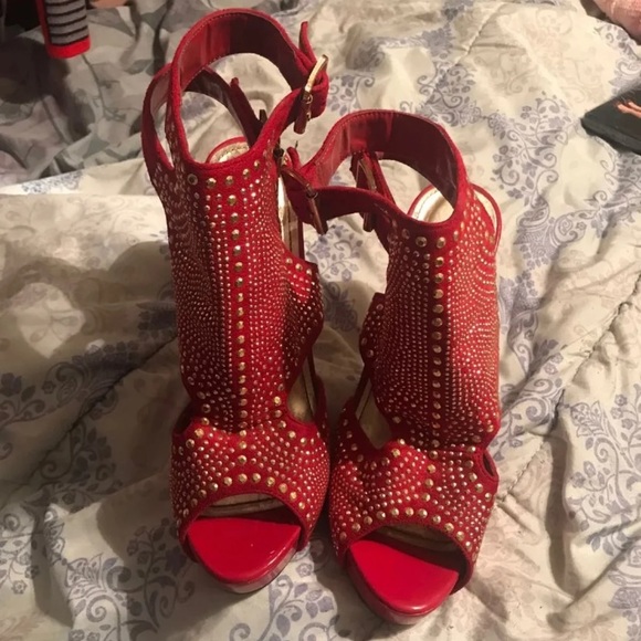 Red heels - Picture 2 of 3